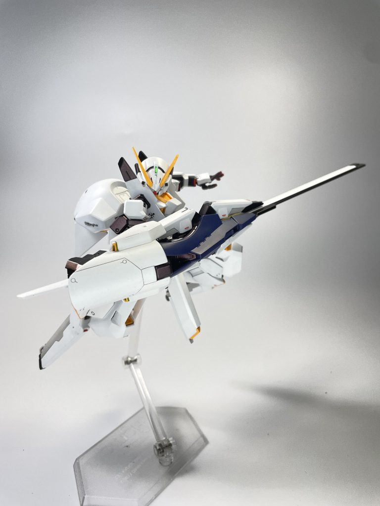 独特な形状ゆえなかなかアクションポーズとれずに苦戦しました