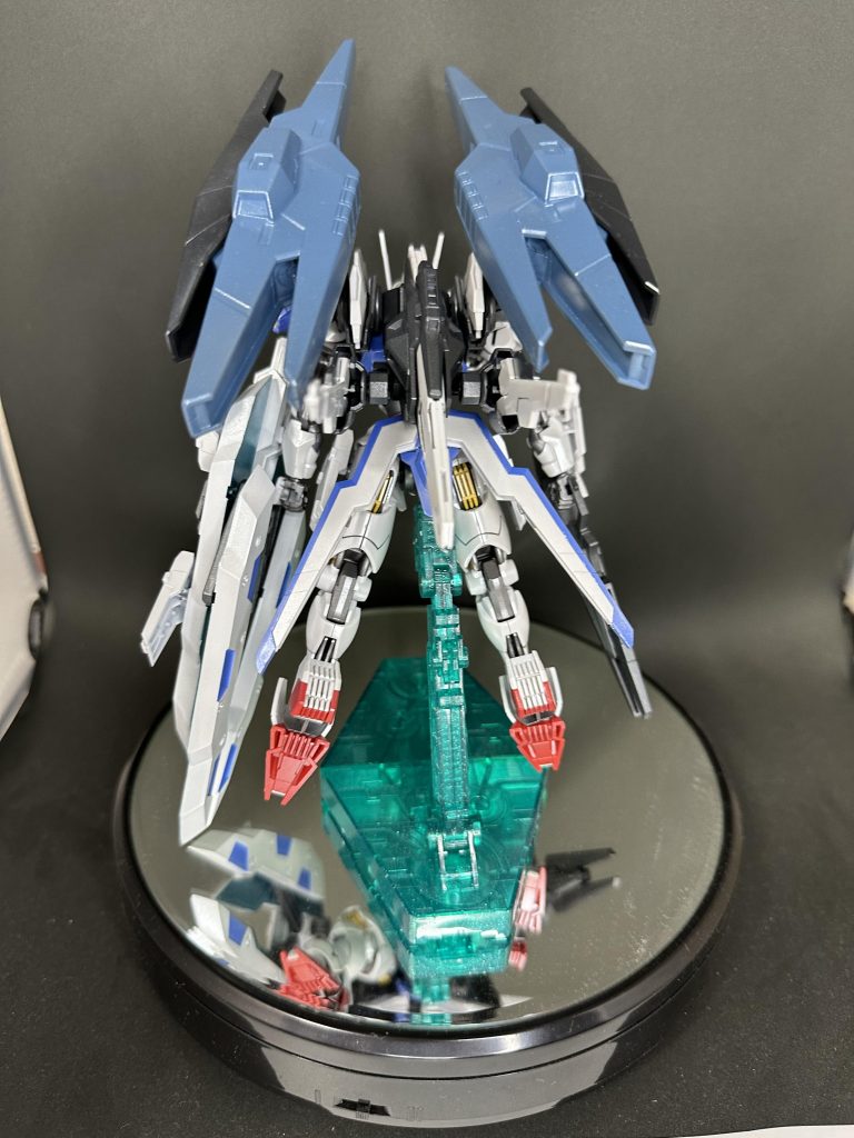 大型ブースターと各所に接続されたビットで機動力も申し分ないです！