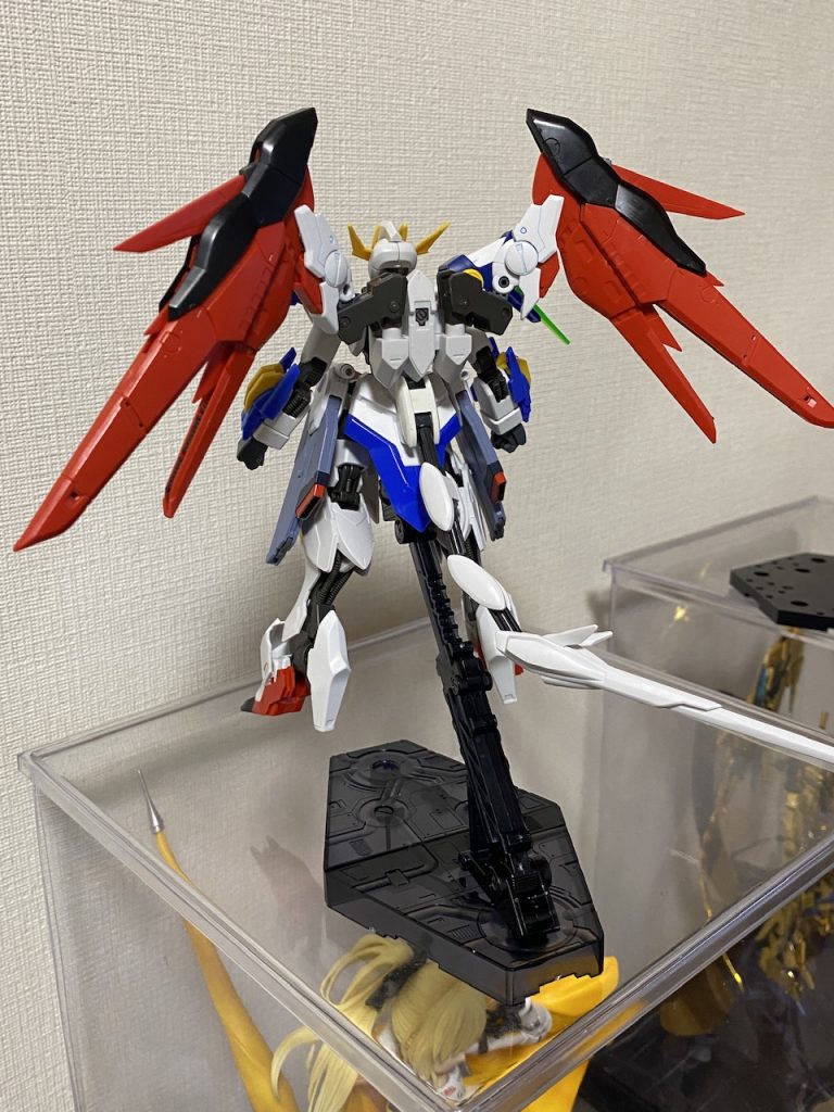 デスティニーの翼はアームを追加して、ある程度自由に動かせる様にしてあります。フリーダムの翼の機能をレベルアップさせたイメージです。