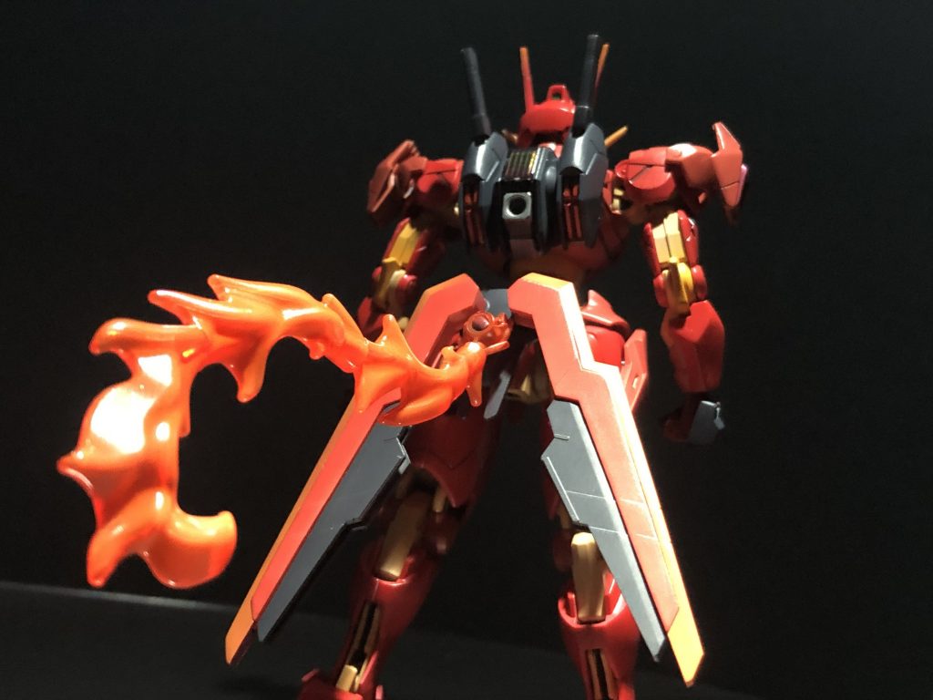 後ろ姿はこんな感じ。ビルドバーニングガンダムのエフェクトを使って尻尾ぽくしました。一応起動したら出る設定だよ🔥