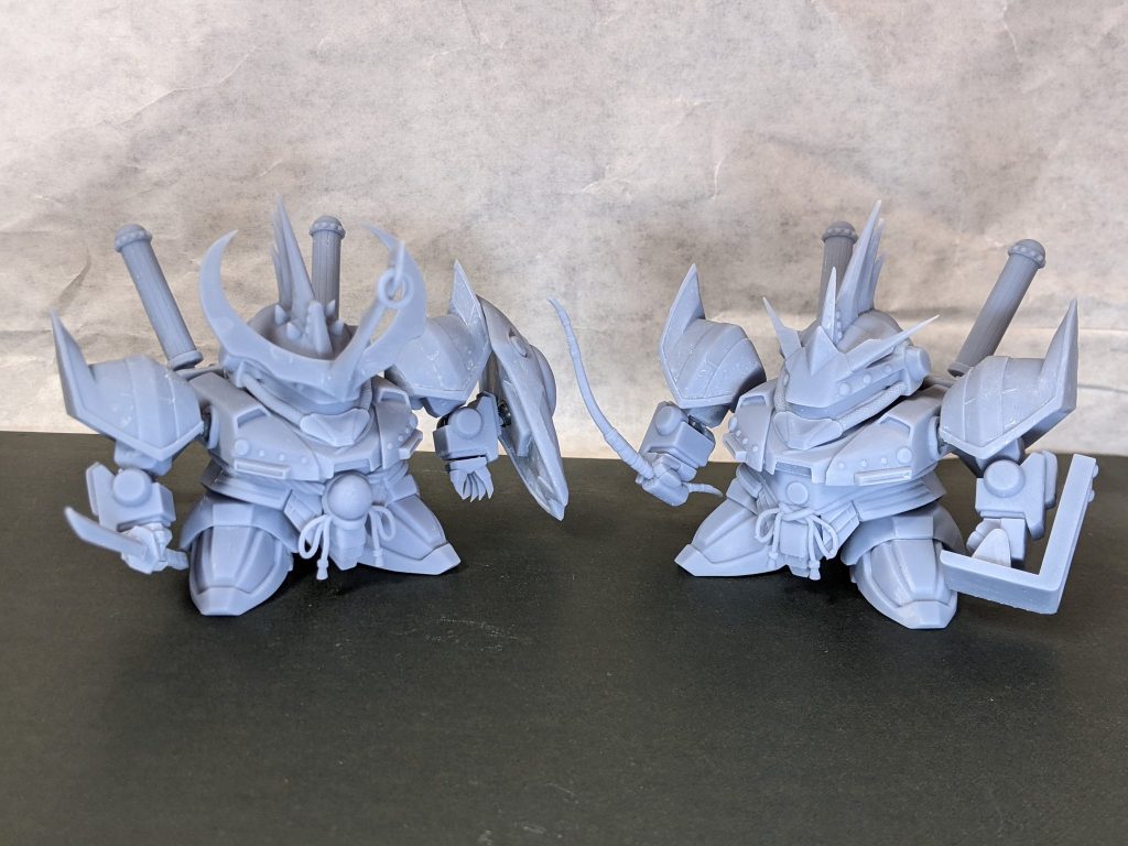 出力状態。コンパチの矢鋭・麿璃音とツーショット。こちらは配色検討中。