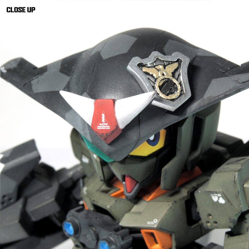 後述しますが今回の工作の肝は頭部。ステルス機モチーフの帽子の成型に苦労しました。あと目のシールをオリジナルのものに変更しています。こちらも精悍な顔つきに出来たので満足しています。