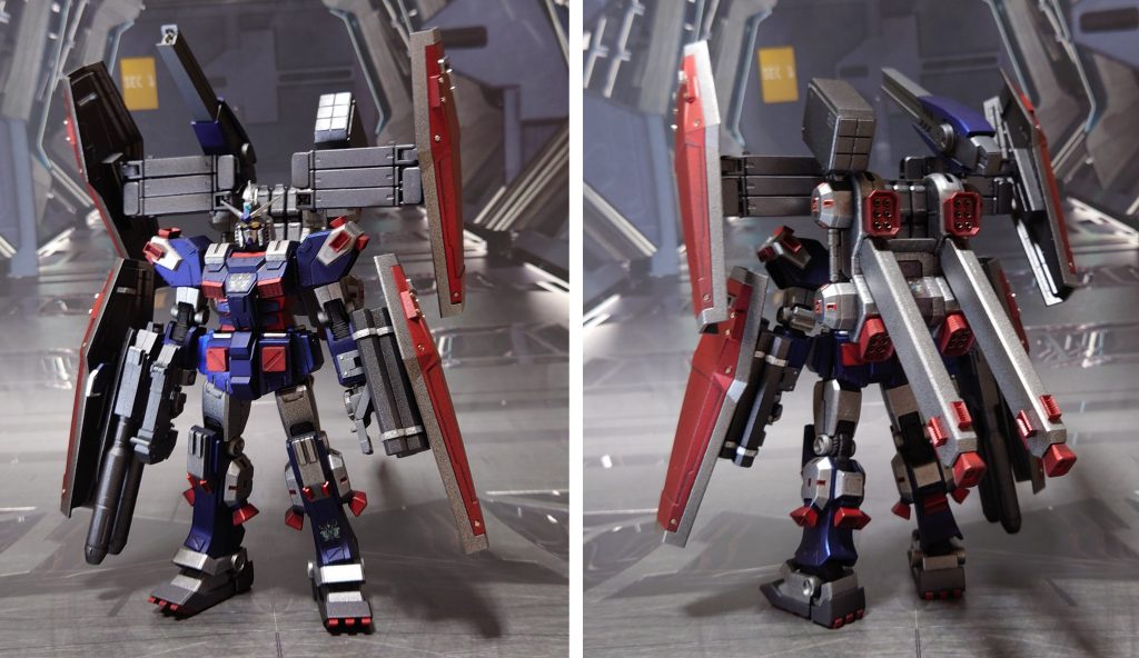フル装備の前後ろ。■塗装レシピ銀:黒サフ→シャインシルバー→つや消し青:黒サフ→シャインシルバー→ディープメタリックブルー→つや消し赤:黒サフ→メタリックレッド→つや消し薄グレー:黒サフ→ブライトガンメタル→つや消し濃グレー:黒サフ→ガンメタル→つや消し関節シーリング黒:黒サフ→つや消しビームサーベル刃:根本にMSホワイト→先端にメタリックレッド→蛍光ピンクその他部分塗装、墨入れ:ガンダムマーカー各種→つや消しセンサー類:トップコート後に付属シール、市販のシール素材を貼り付け