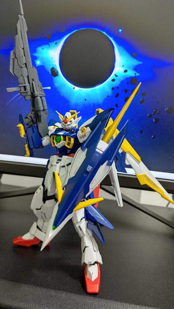 盾にあるトサカみたいなパーツが印象的