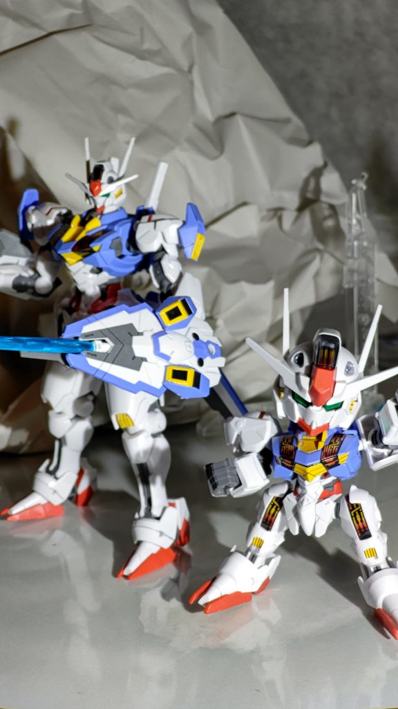 SDの方にも赤目のシールが付属していまして、これはEXAM並みにキャラクターと切り離せないシステムなんだなと思ったところに飛び込んできたその考察……エアリアルのAIはこの連想したEXAMリスペクトな可能性大。『祝福』PVの幼女は幼いスレッタではなく、大人になれなかったエリクト。スレッタ=エリクトの妹説！私はアリだと思いました。いやー、水星の魔女続き楽しみだわw以上、お目汚しでした。m(_ _)m