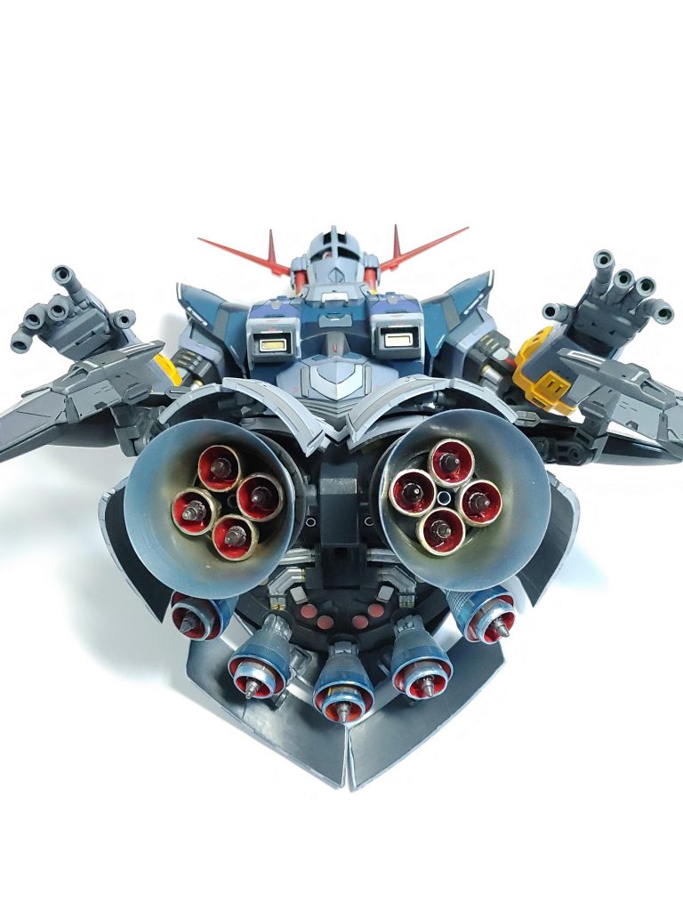 『スラスター内部』可動式に改造したスカートは、様々な表情を作るのに活躍します。