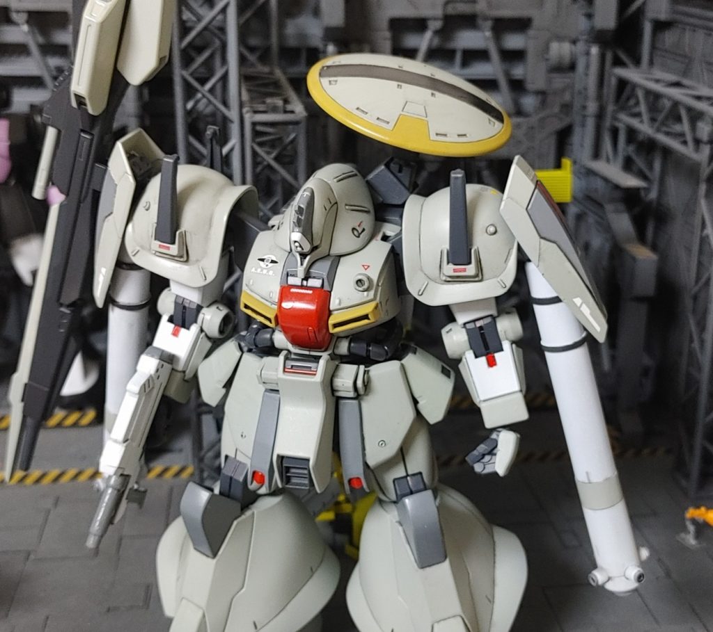 メガランチャーは肩に懸架できます。レドームはSDマクロスから拝借。