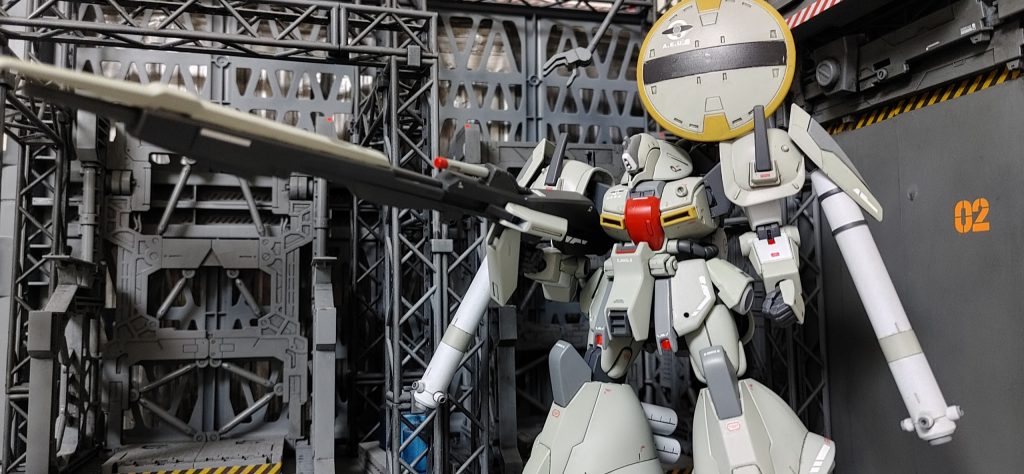 ゴツいので、片手持ちでぶっぱなせます。