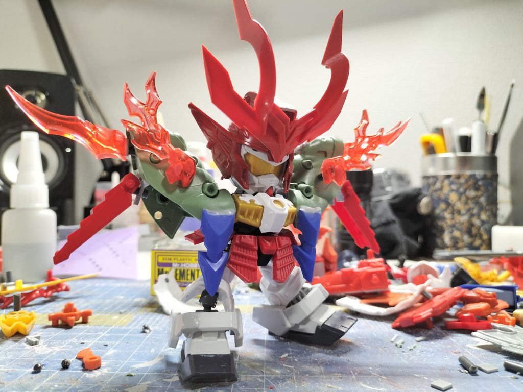 極炎の纏の角飾りはBB戦国アストレイ。