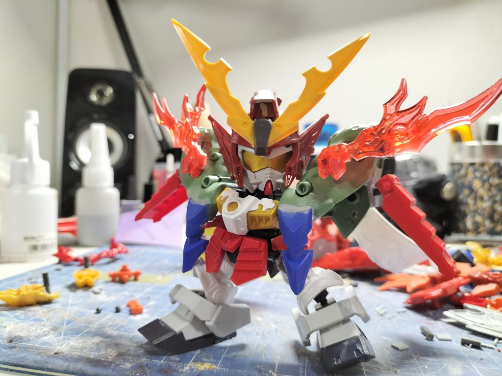 芯はLGBB武者。顔はLGBBゼロ、兜は郭嘉ヴァサーゴ。脛はLGBB號斗丸、足はHGヘイズル改、肩はBBノイエ・ジール。諸々装飾はワールドヒーローズより。