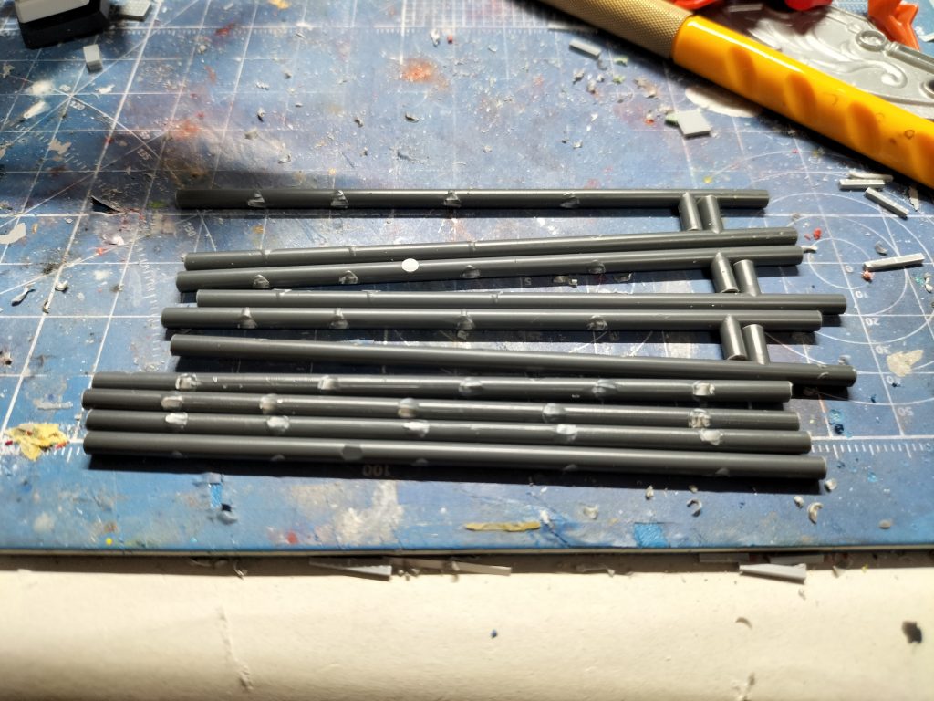 3mm穴アタッチメント用に旗棒。合計10本の旗が装着可能。