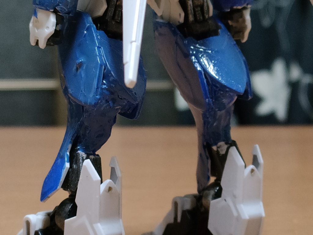 試験的にプラモ用の塗料とは違う奴を使用。