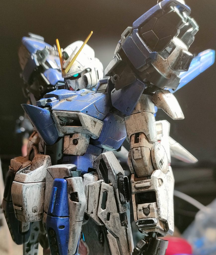 ブルー部分はパープル強めで調色しました。成型色のゴールドと合うブルーを探して、ロイヤルブルーっぽくなってくれたと思います。お気に入りです。