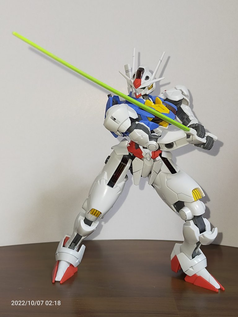 第1話ではビームサーベルの色はグリーンでしたね