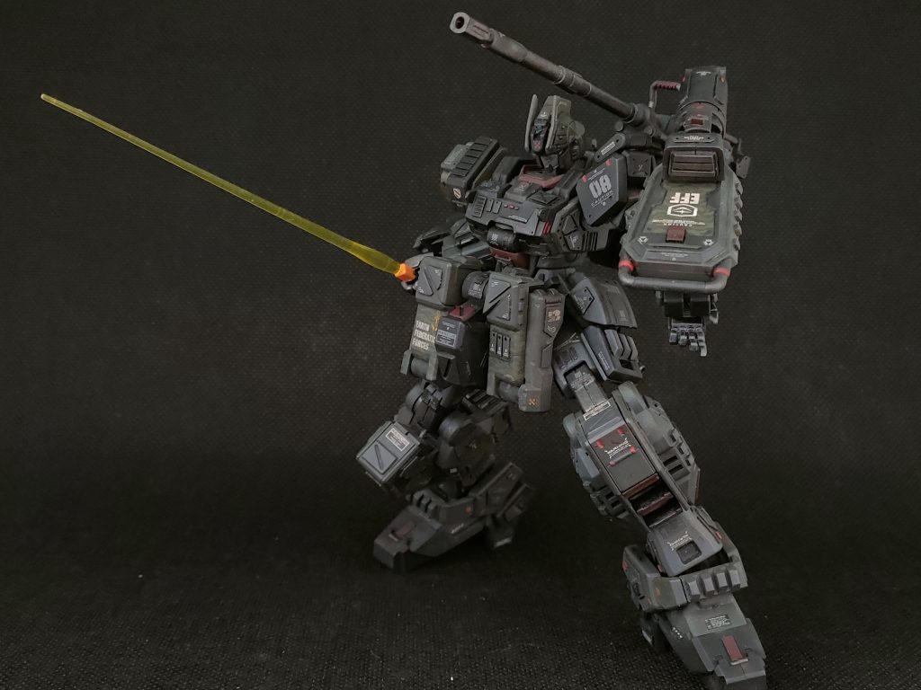 ビームサーベル。陸戦型にはあまり合いませんね・・