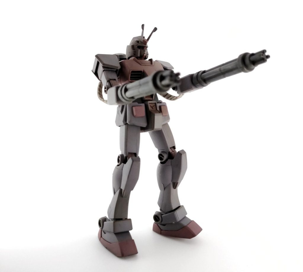 メインカメラの右半分は鹵獲時に故障してしまったため、機能しているのは左半分のみです。頭部のアンテナの形状も変わっています。