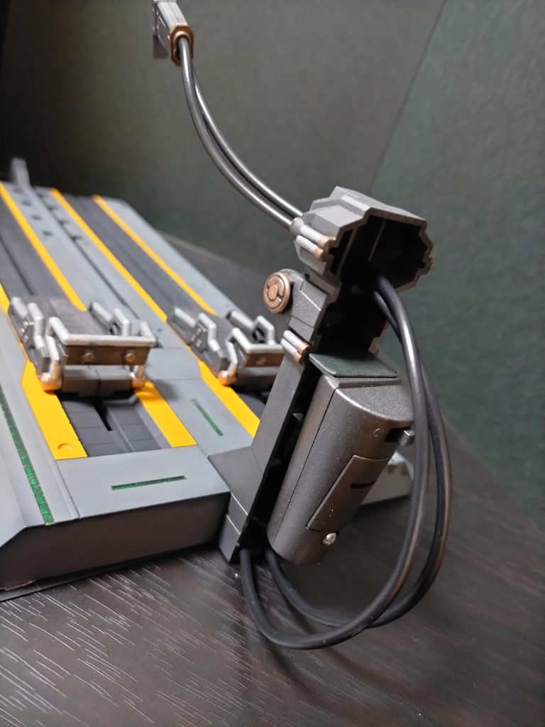 電源BOXを柱の裏へ着脱式で取付！