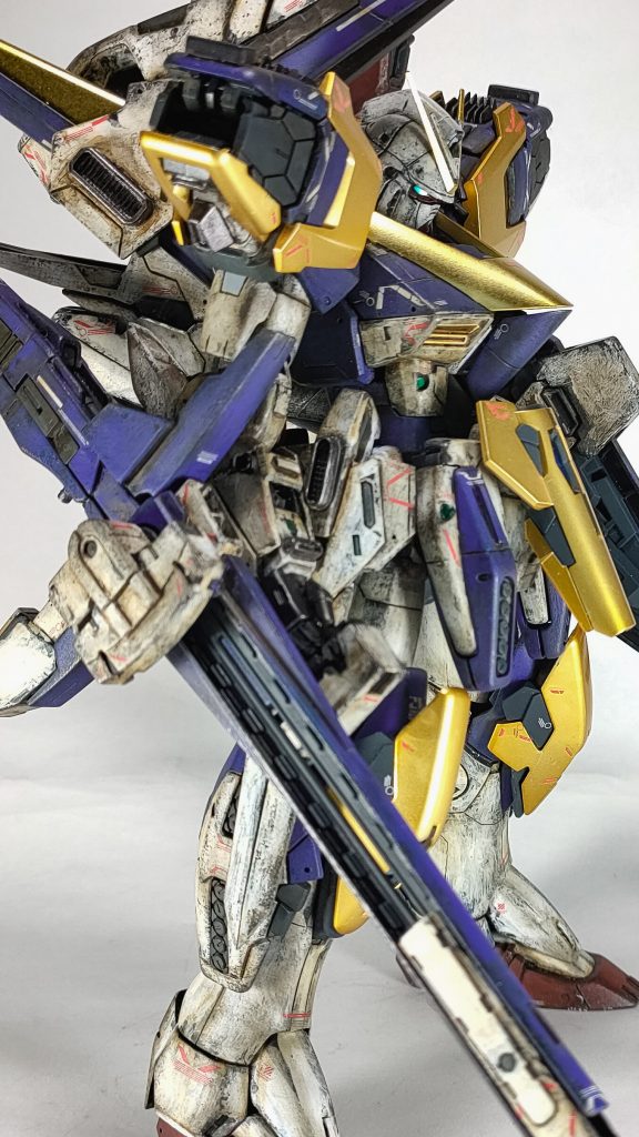 目はシールです。全身のデカール貼りがほんとに大変でした。枚数が多すぎる。