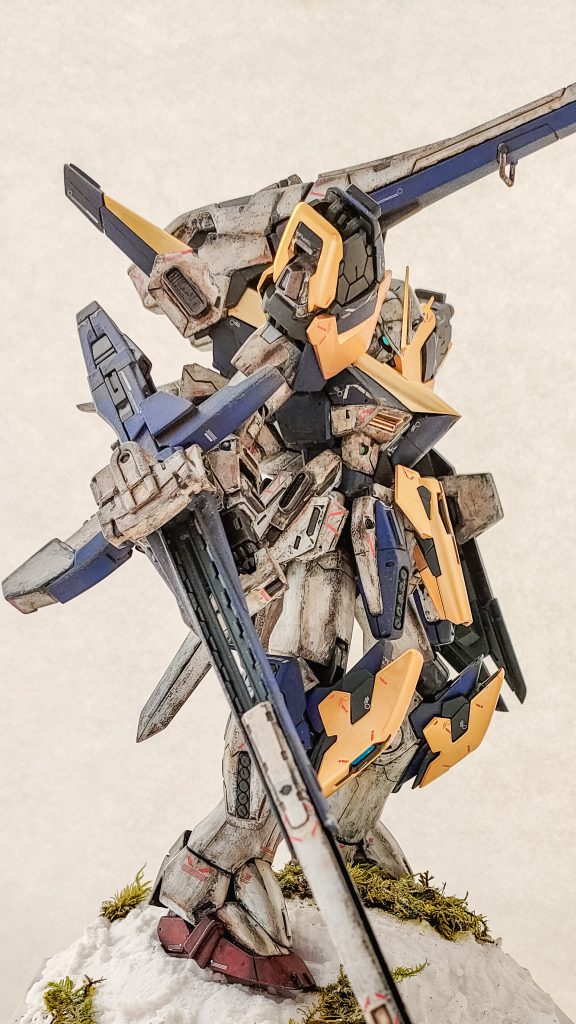 台座はいつもの100金紙粘土にウェザリングペーストです。冬のカサレリアをイメージしました。最終話のラストシーンみたいにしようかとも思ったんですが、アサルトバスターとして作りたかったのであくまでイメージです。