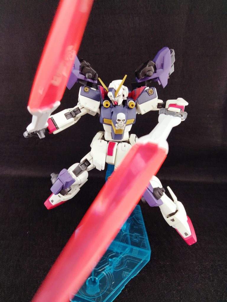 メイン武装はクロスボーン魔王のクロスボーンガンです。ダブルオーの技術を試す機体ですので、GNソードⅡを参考にしたマルチウェポン、ということにしました。ボーンバスターとでもしておきましょうか。
