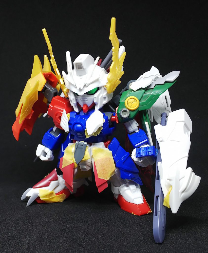 エクスタゼロにジャンクを貼り付け始めた頃もともと壊れてしまったフェニーチェの部品を供養しようと思って作り始めました結局肩しか使わないんですが・・・