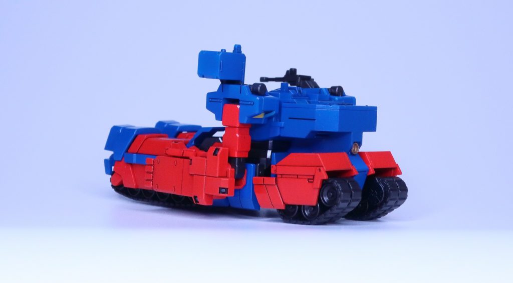 アニメでは見えない部分があるので、そういう所は想像で色を決めました。