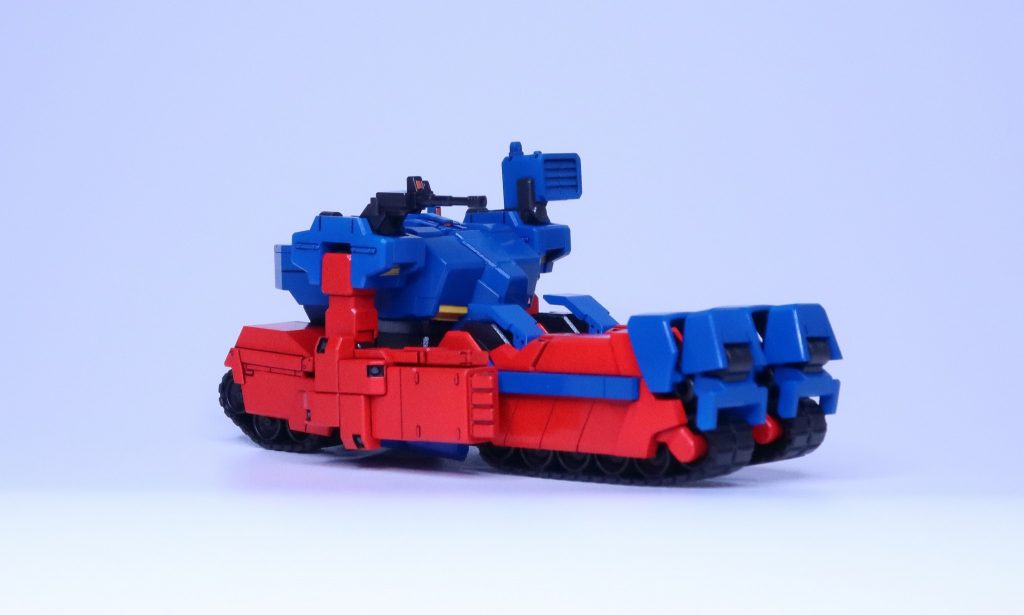 股関節が異常に固いので、塗装後の変形はやめたほうがいいです。(見えない所の塗装が派手に削れました)