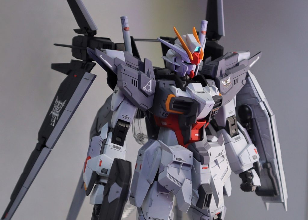 ブラックライトで光らせた際に青っぽく光るので発進シーンみたいでかっこいいです😄