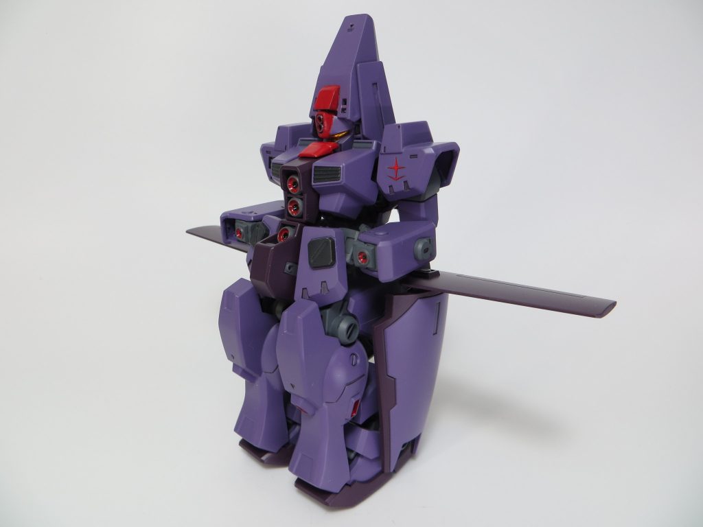 モビルフォートレス形態に変形可能です。これがやりたくて作りました(笑)無理やり作っているので顔が覗いてます。