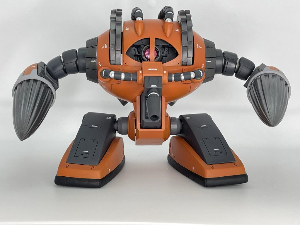 全高を下げて低重心にしています