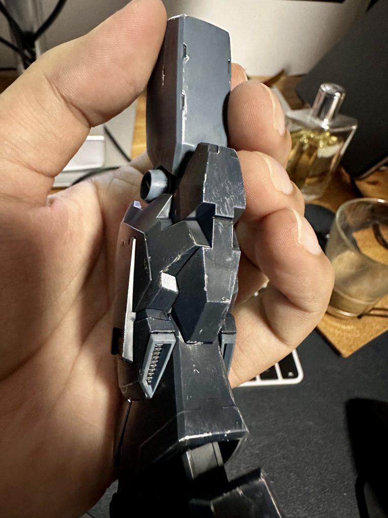 ウェザリング機体色が暗いので、塗装ハゲが際立って立体感が出せたかと思います。