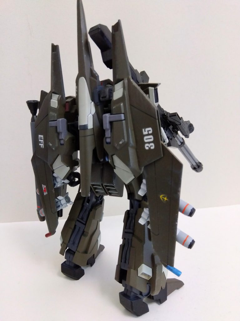 背面図。主翼はHGムラサメから拝借しました。