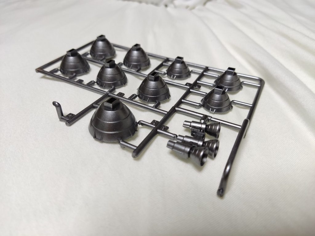 タミヤスプレーのライトガンメタルです。これすごく良いですね。ガンメタルだと黒っぽすぎるし、シルバーだと明るすぎる場合にちょうどいいです。