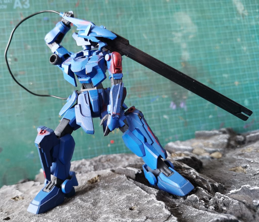 特大尾剣”黒”、この仕様で唯一の武装、”響”と”轟”以上の”煉赤”の供給を受けられるので、最大限の”剣気”を連発することが可能になる= =