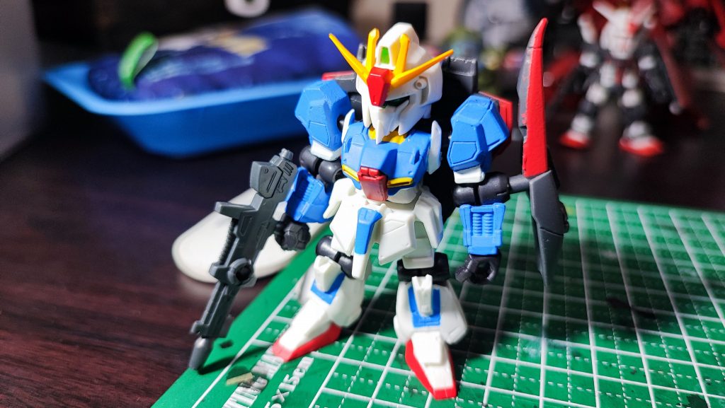 パチ組シールドも曲がってるし、そのままだと寂しい