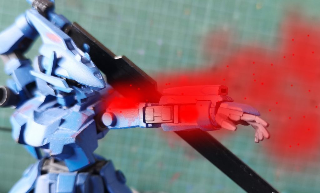 その変質”煉赤”を浴びされたものは”マーク”を付けられただけではなく、エネルギーの流通を塞ぐによって一瞬で機能停止にする= =でも成功率はあまり高くない= -.......