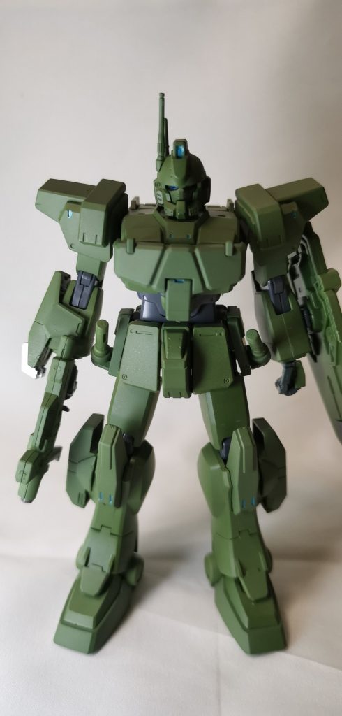 生存性を高めるため、胸部に増加装甲を施し、コックピット位置を変更