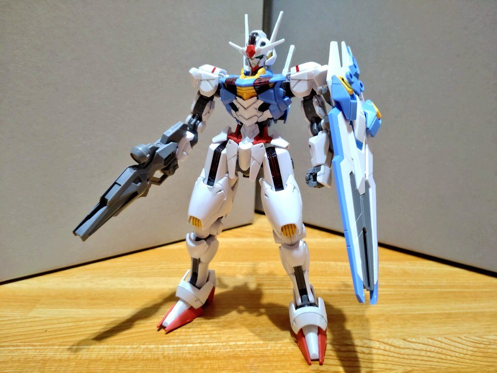 ・ガンダムエアリアルシールはダブルサイドシールと肩のラインのもののみ使用。その他の箇所は塗装してるっス