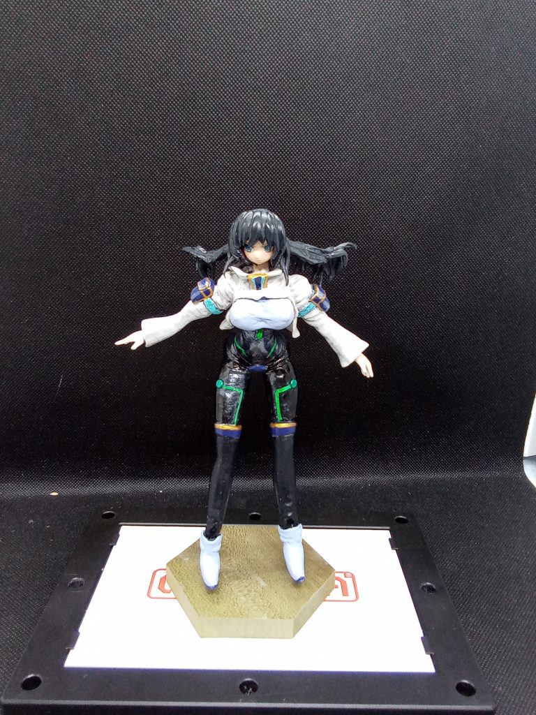 四ヶ月前に作ったフルスクラッチ最初の作品(大佐除く)顔が気に入らなかったので少しは向上した技術で作り直し修正前は顔が平面過ぎて違和感があったため 丸みがある立体的な顔に作り直してますあとは髪の毛も修正