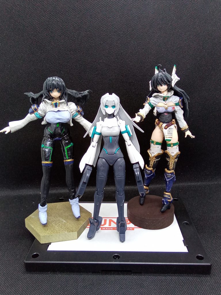正規品のメイを入手したので素組で比較のショット新型メイはプラモと同じサイズなので 斬って合体させればフル稼働も出来なくはないかも・・ただ、プラモメイは何かに改造したいので しばらくは保存予定です。