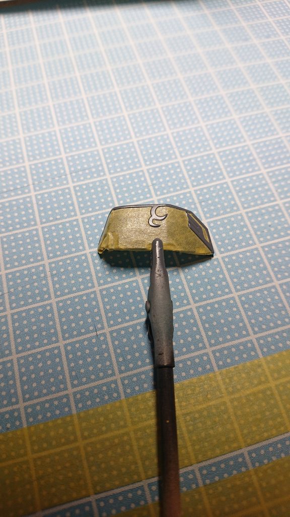グレーを先塗りしてマステして塗り分けました！