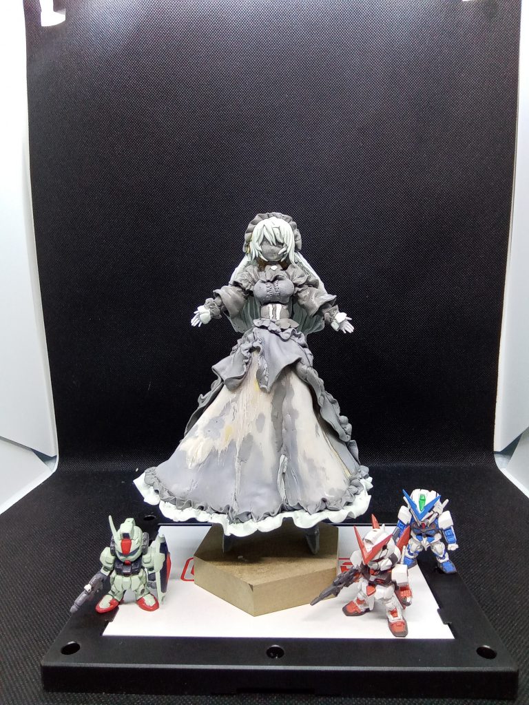 塗装前の一枚この状態でプロポーションとドレス・髪型を微調整