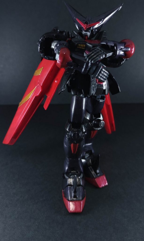 例の腕組みポーズが出来ることを目標に、エントリーグレードRX78の肩、腰、太もも、足首の関節を組み込みました。肩アーマーはボールジョイントを取り付けています。