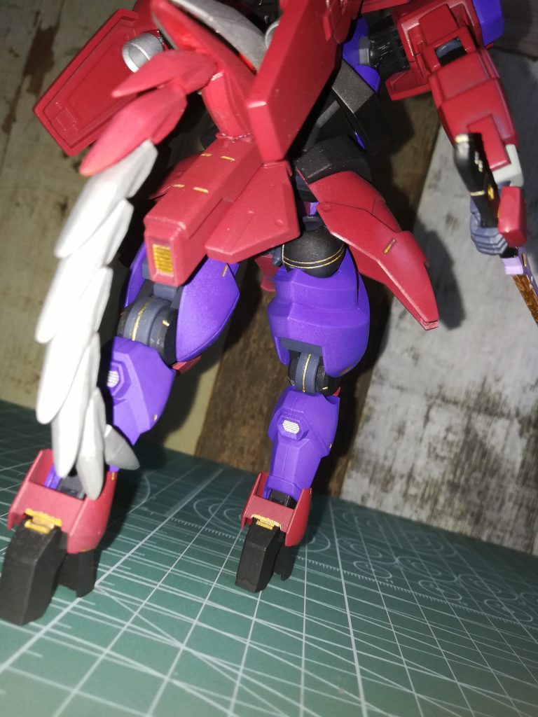 百錬といったらこの御見足健康的な脚に細いヒール靴、そこに尻尾があればもう……ネ……膝関節寂しかったので金ライン追加