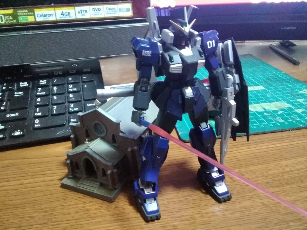 しかし、このレーシングブルー、かっこよくて好きなんだけど何て言うか、ティターンズカラー感が強い感じがする。。。