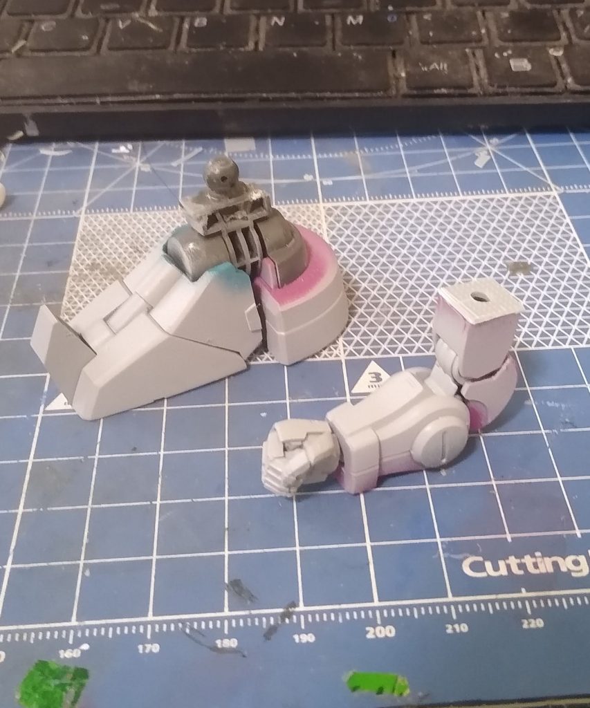 脚と腕の改造部分