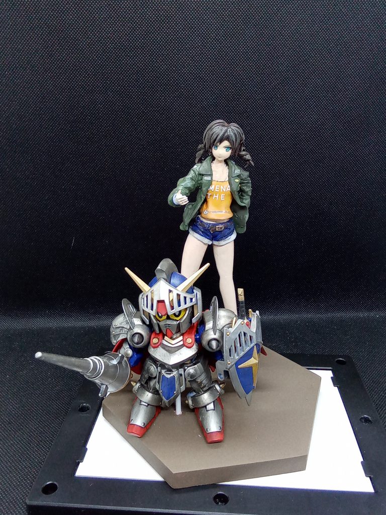 ナイトガンダムは金属風に塗装してウエザリングをしてあります。ミサはファンド・スカルピー・エポパテで作成してあります。