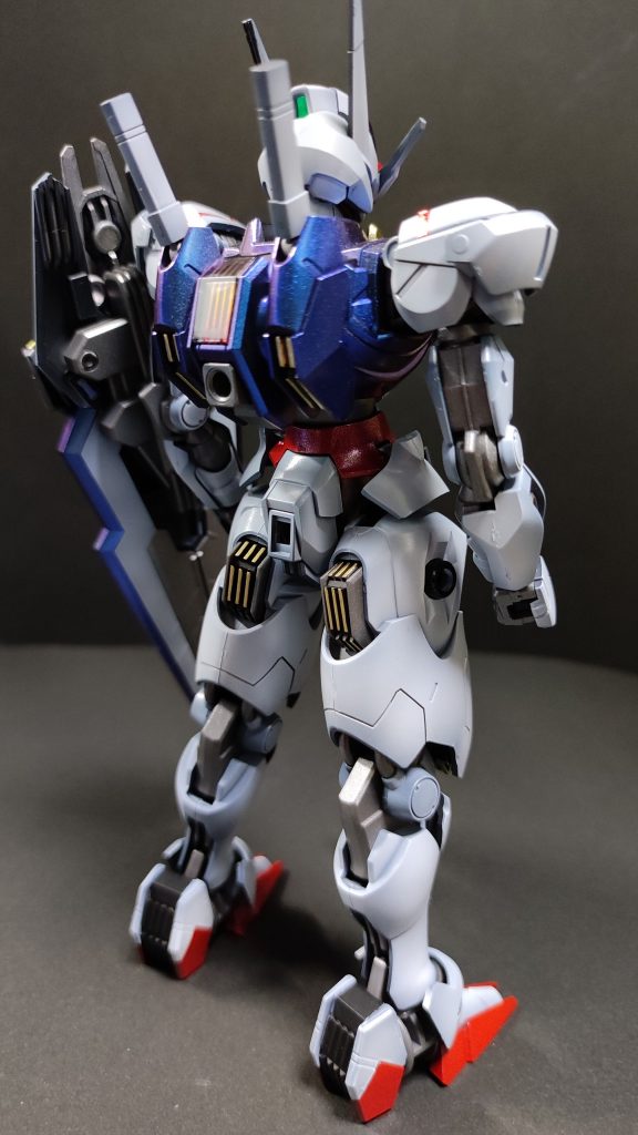 ブルーは、先日ホビーショーで購入したガイアノーツさんの「シアノスブルー」で塗装してみました。キレイな色です!HGでここまでちゃんと塗装したの、初めてかも…ってくらい丁寧に作りましたが、まだまだ粗い。。ミスとか、雑仕上げを無くしたいなぁ