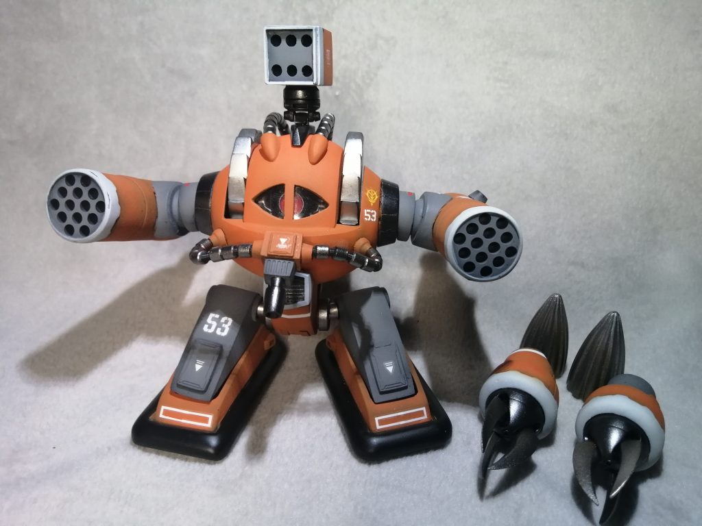 残りはジュアッグですが、旧キットもHGUCも両方手元にあるのでどちらをかを作って並べたいところです