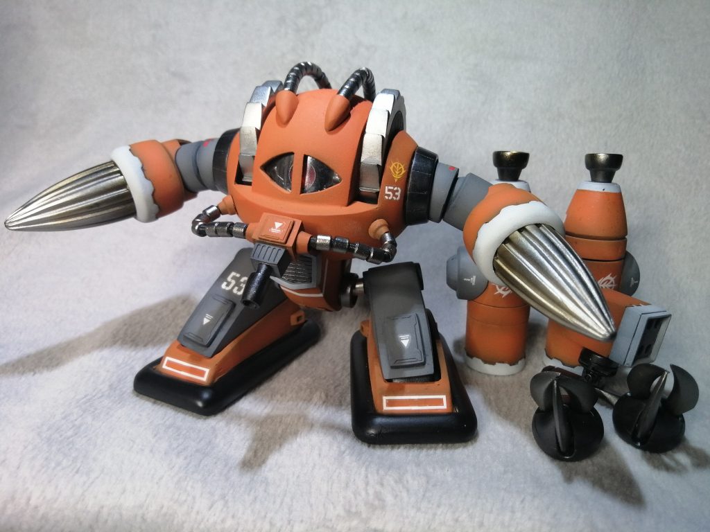 かなり前から作り始めていたものの、意外と改造が必要な部分が多くて、なかなかの作業量になってしまい進まないでいたアッグを勢いでなんとか完成させましたHGズゴックから腕と内部のジョイントをもらい、ついでのアイアンネイルも換装できるようにしていますついでに重装型にも換装できるように頭部と腕部のロケットランチャーをオリジナルで作成しました